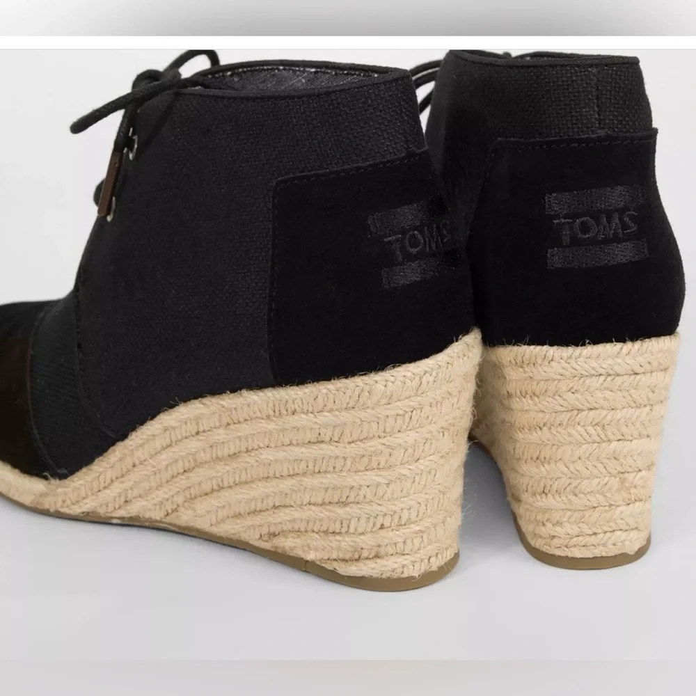 Toms Women’s Desert Wedge Black Burlap Suade Boot Sz. 5.5
